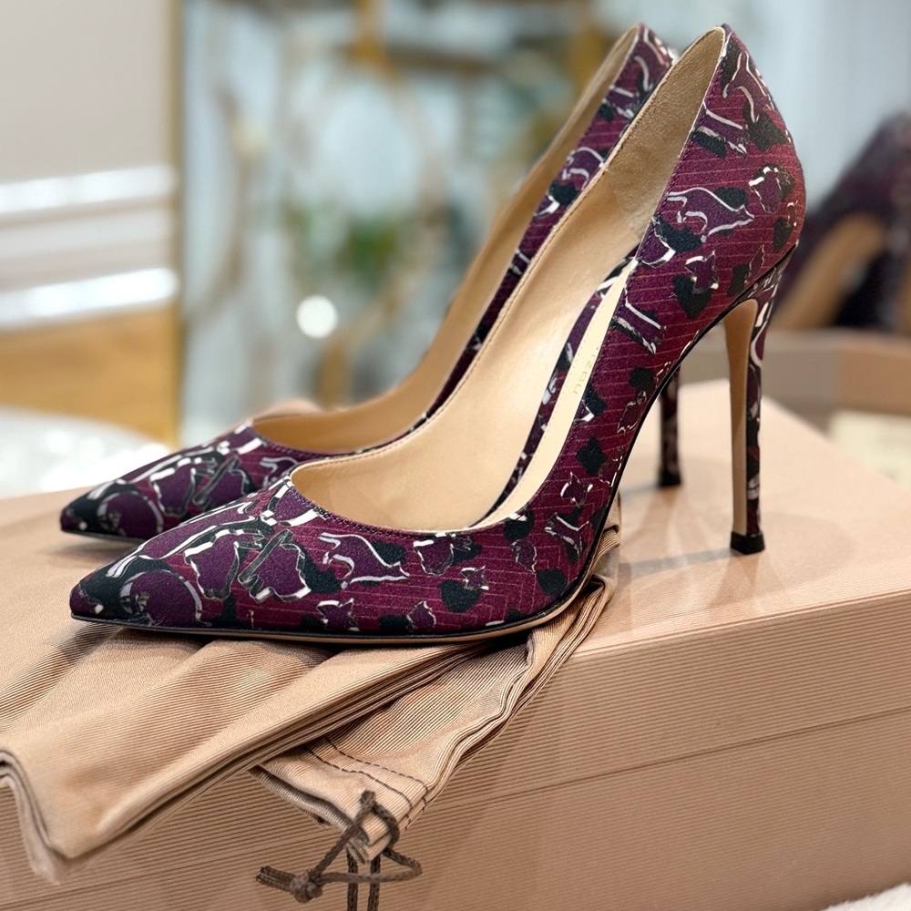 Elegant Burgundy Gianvito Rossi Patterned Heels